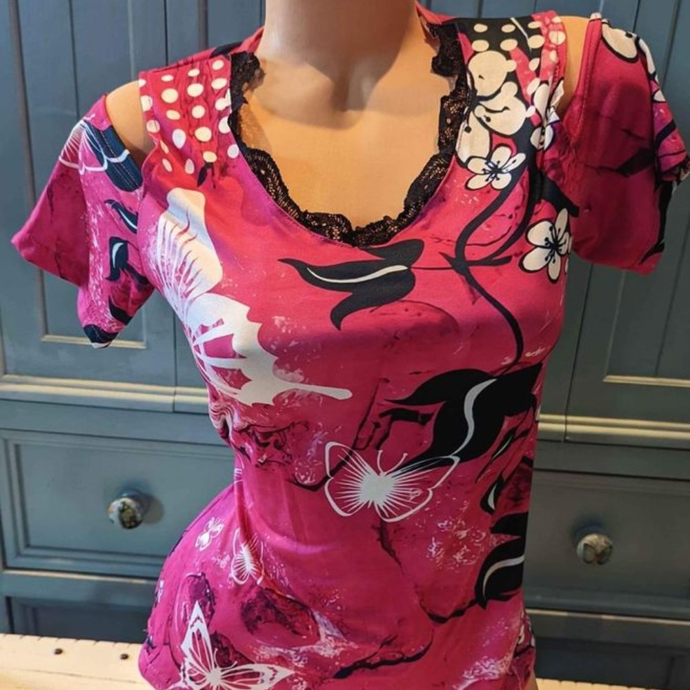 Women's Cold Shoulder Butterfly Top Medium